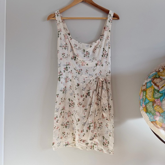 Reformation Dresses & Skirts - Reformation floral mini dress